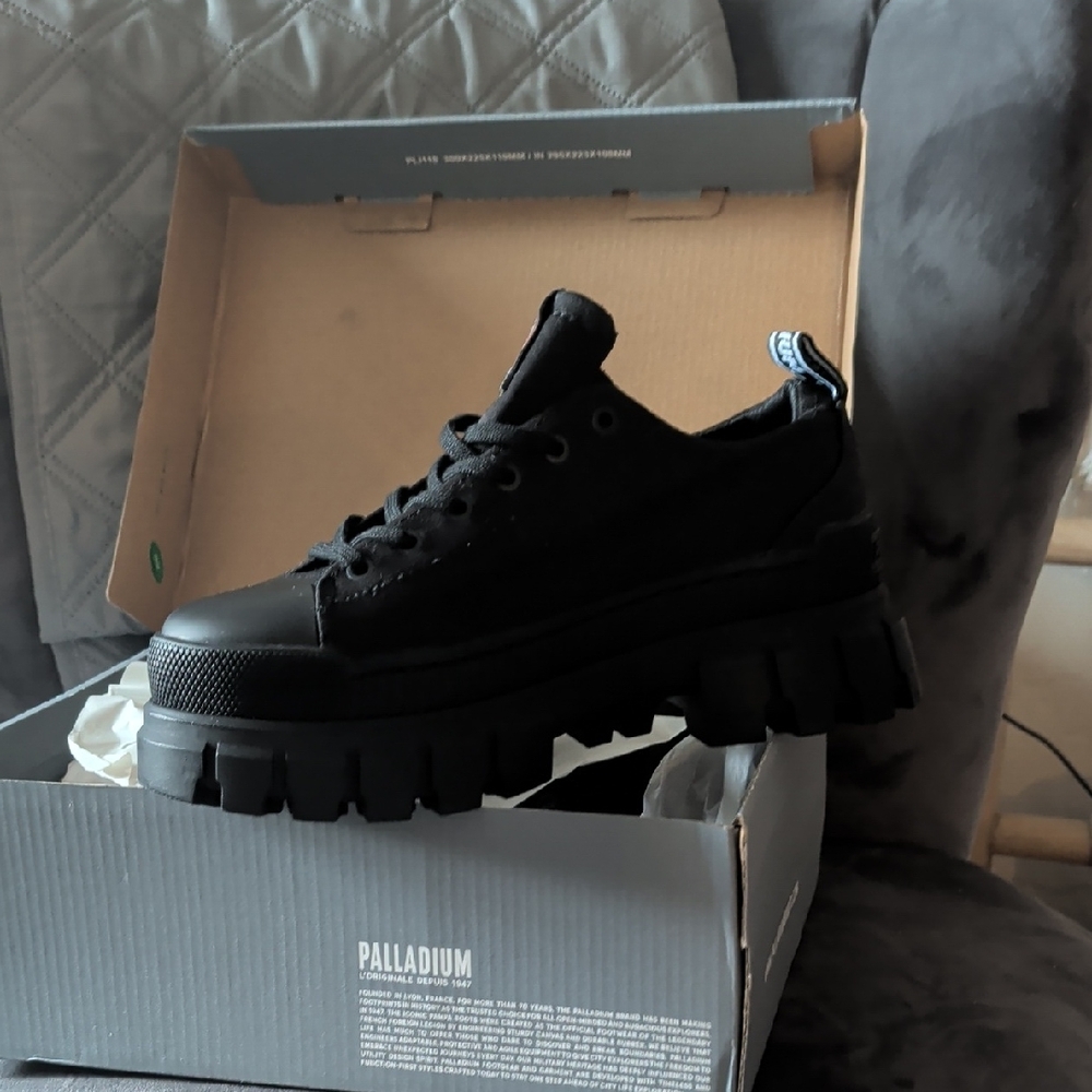 New In Box.  Palladium Boots.  Size 8